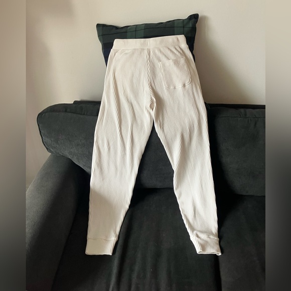 Alo Women’s Set - Picture 6 of 6